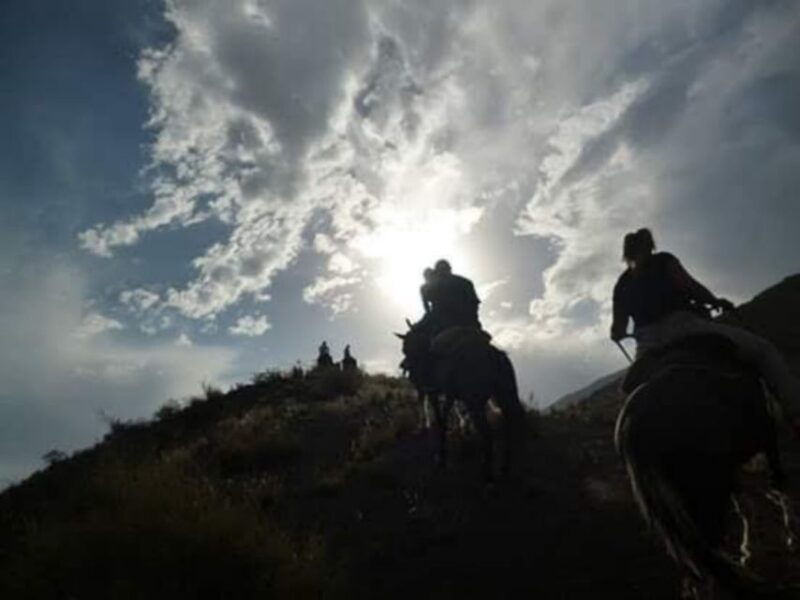 mendoza-sunset-horse-back-riding-in-the-mountains-and-bbq