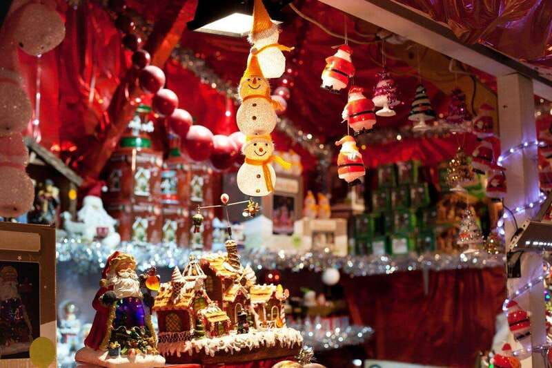 merry-walking-tour-christmas-stories-of-calgary