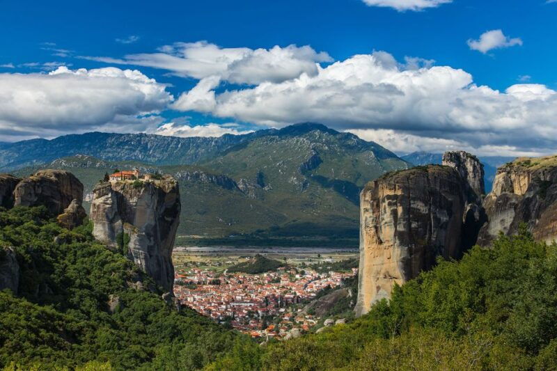 meteora-2-day-tour-by-train-from-thessaloniki