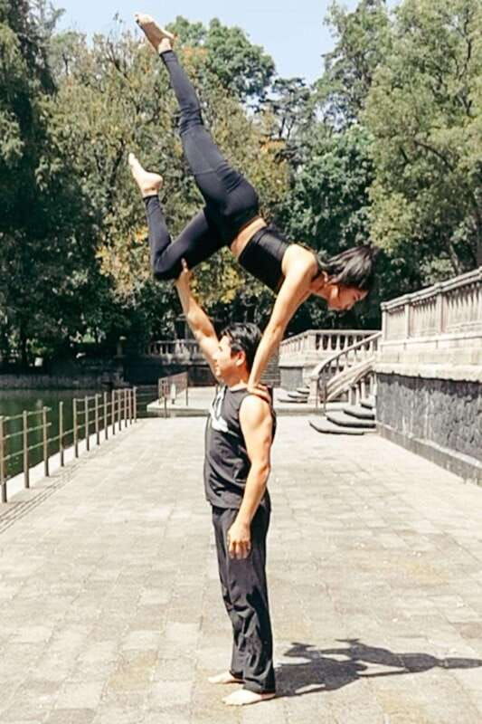 mexico-city-acroyoga-class-at-chapultepec-park