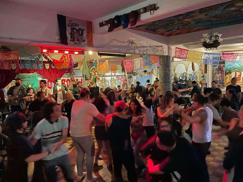 mexico-historic-center-nightlife-tour-with-drinks