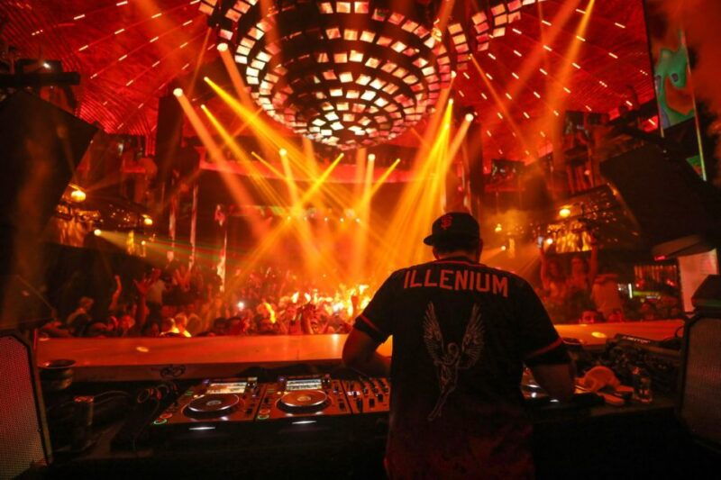 miami-party-bus-club-entry-and-open-bar-night-experience
