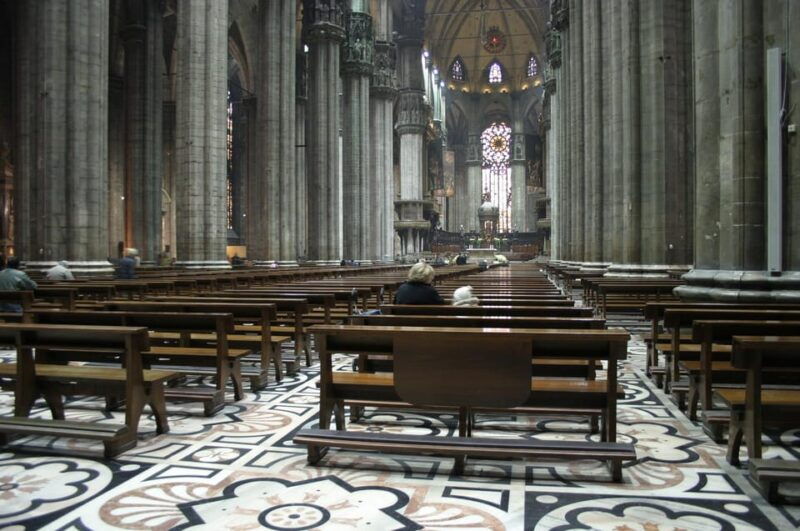 milan-cathedral-fast-track-access-with-outside-guided-tour