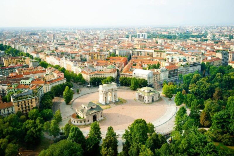 milan-family-discovery-walk-piazzas-and-castles