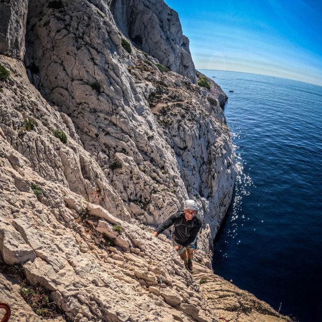 multi-pitch-climb-session-in-the-calanques-near-marseille