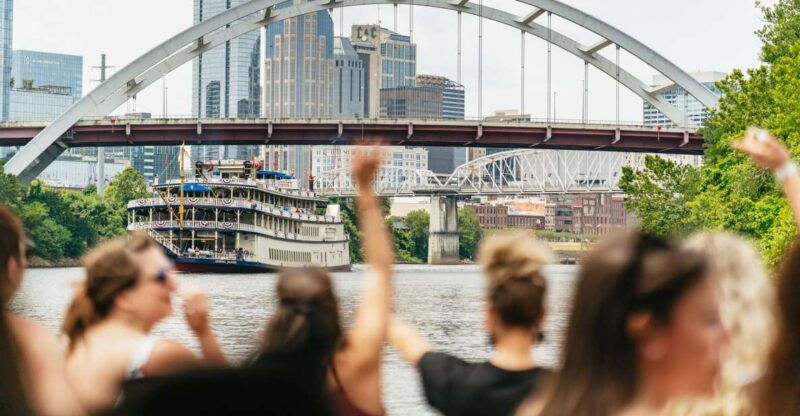 nashville-pontoon-party-cruise-with-a-captain