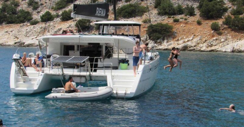 naxos-luxury-catamaran-day-trip-with-lunch-and-drinks