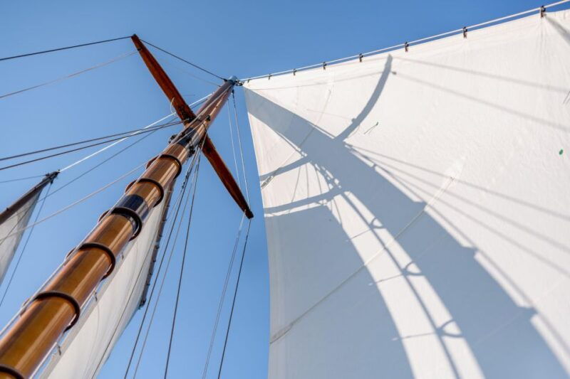 newport-sunset-sail-on-schooner-madeleine
