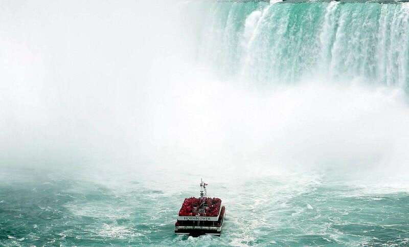niagara-falls-boat-journey-behind-the-falls-tower-tour