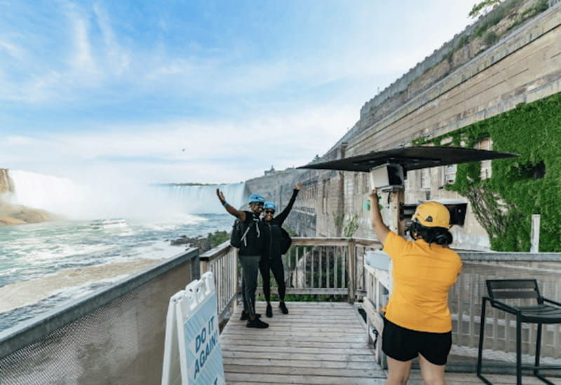 niagara-falls-canada-early-bird-zip-line-to-the-falls