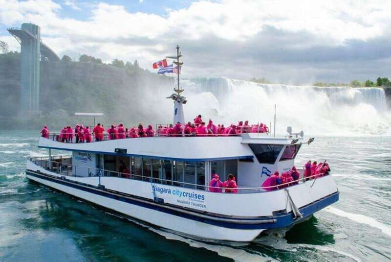 niagara-falls-tour-from-toronto-with-boat-behind-the-falls