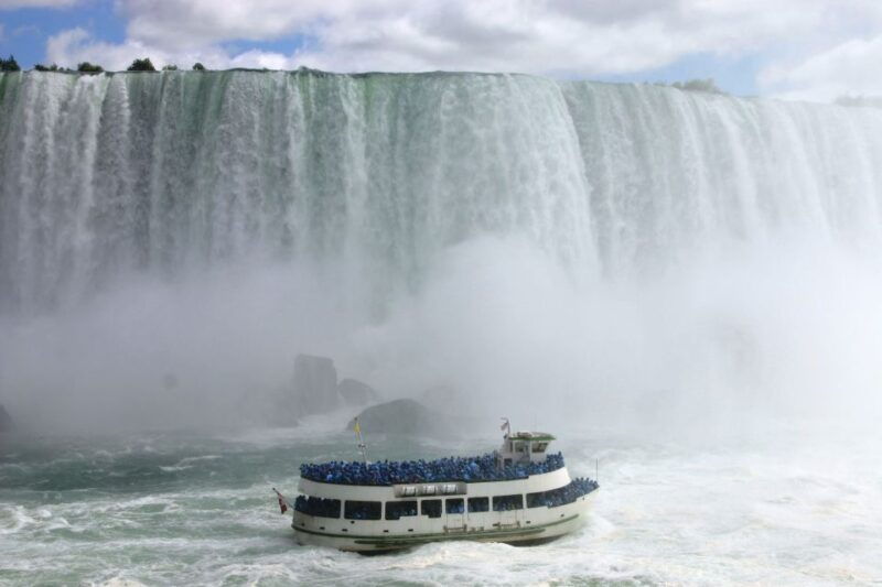 niagara-falls-usa-guided-tour-with-maid-of-the-mist-cruise