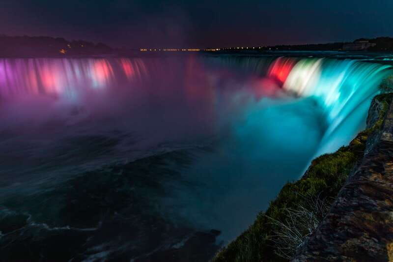 night-on-niagara-walking-tour-with-fireworks-cruise-dinner