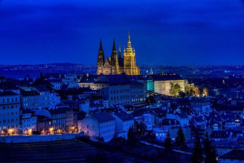 night-tour-dark-side-of-prague-with-craft-beer