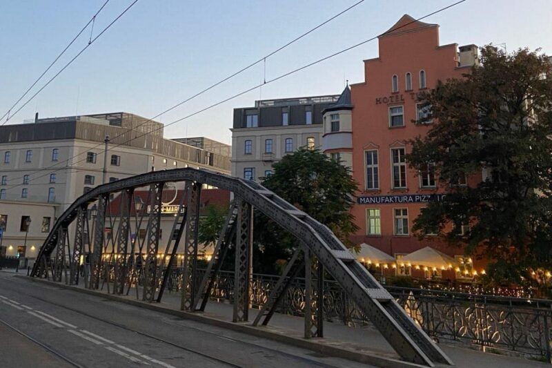 night-tour-through-wroclaw