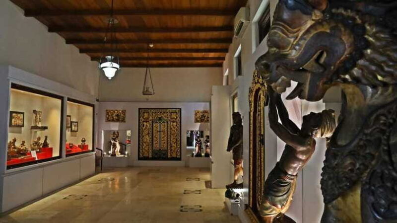 night-walking-tour-of-yogyakarta-cosmological-axis-landmark