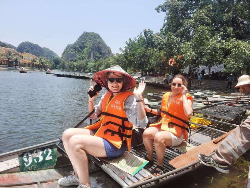 ninh-binh-luxury-tour-hoa-lu-mua-hike-tam-coc-boat