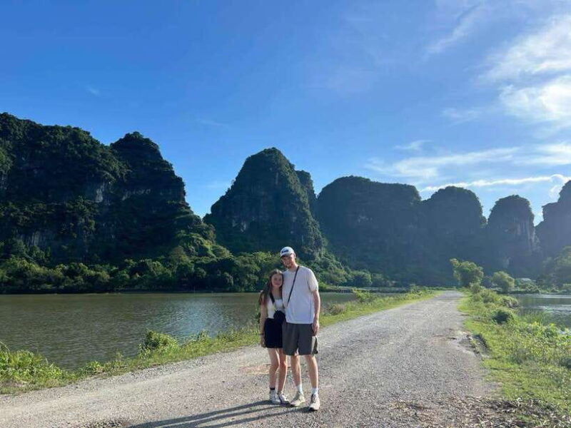 ninh-binh-pick-up-sunset-by-motorbike-hoa-lu-ancient-town