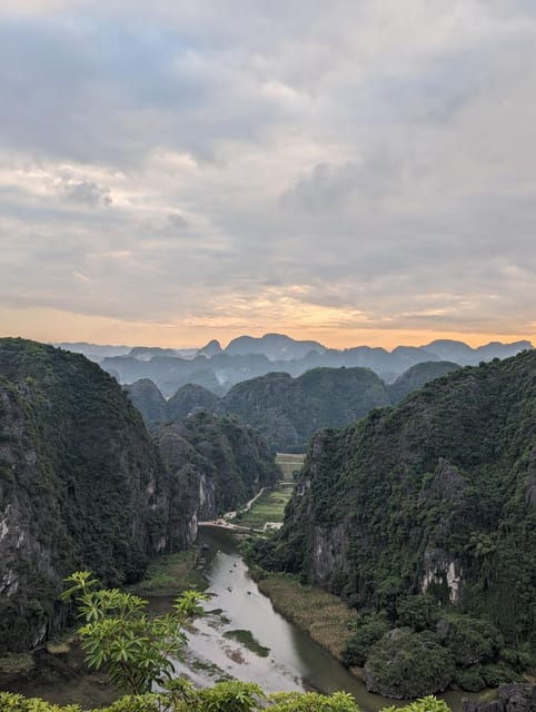 ninh-binh-tour-hoa-lu-tam-coc-trang-an-mua-cave