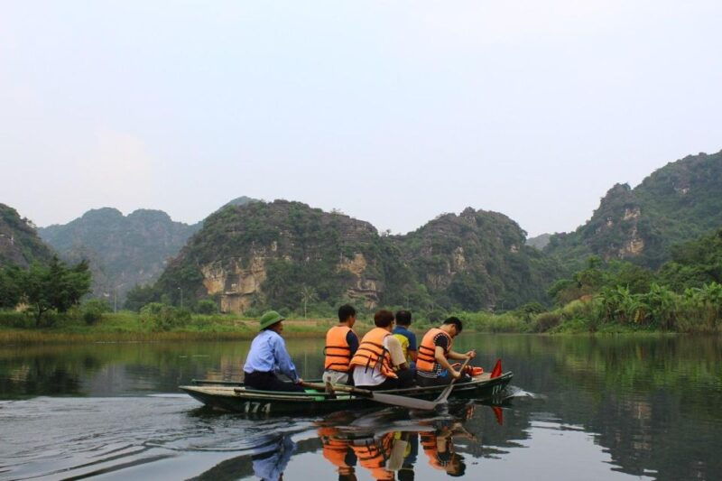 ninh-binhbai-dinh-pagoda-electric-car-2-ways-trang-an-eco