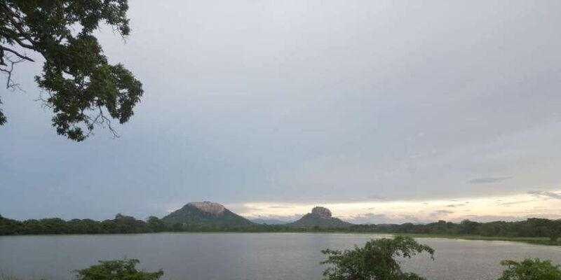 non-touristic-sigiriya-on-tuktuk