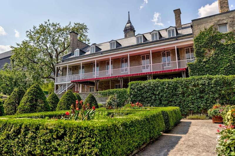 old-montreal-highlights-private-guided-walking-tour