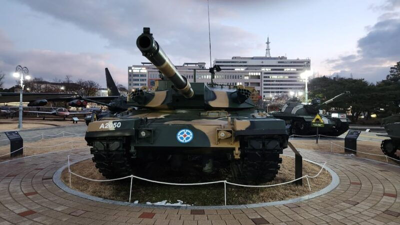 outdoor-tour-of-the-war-memorial-museum-of-korea