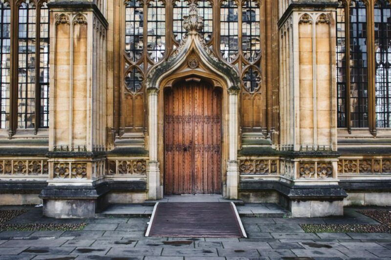 oxford-alumni-led-walking-punting-tour-w-opt-new-college