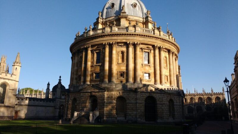 oxford-pre-raphaelite-walking-tour-with-exeter-college