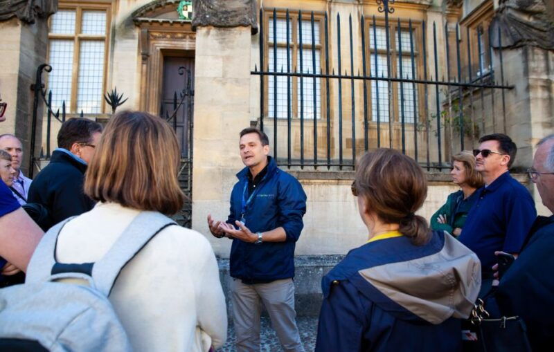 oxford-private-walking-tour-with-university-alumni-guide