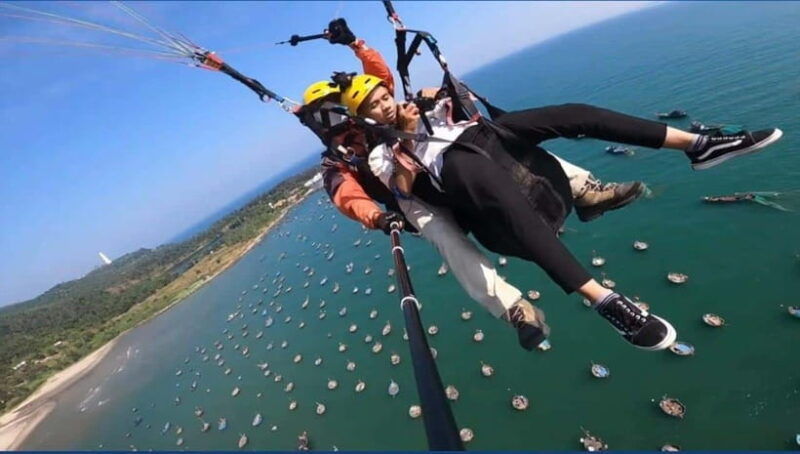 paragliding-and-seeing-da-nang-from-above-is-wonderful