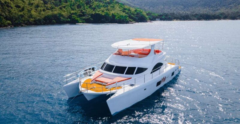 pattaya-private-luxury-catamaran-island-discoveries