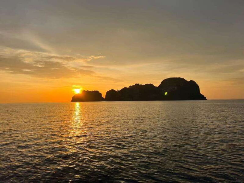 phi-phi-sunset-and-plankton-by-speed-boat-with-snorkeling