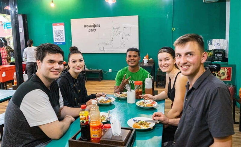 phnom-penh-evening-food-tour-with-drinks-tuk-tuk-included