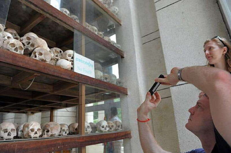 phnom-penh-killing-fields-and-s-21-museum-tour