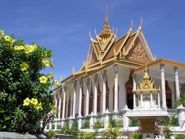 phnom-penh-private-tour-royal-palace-silver-pagoda-s-21