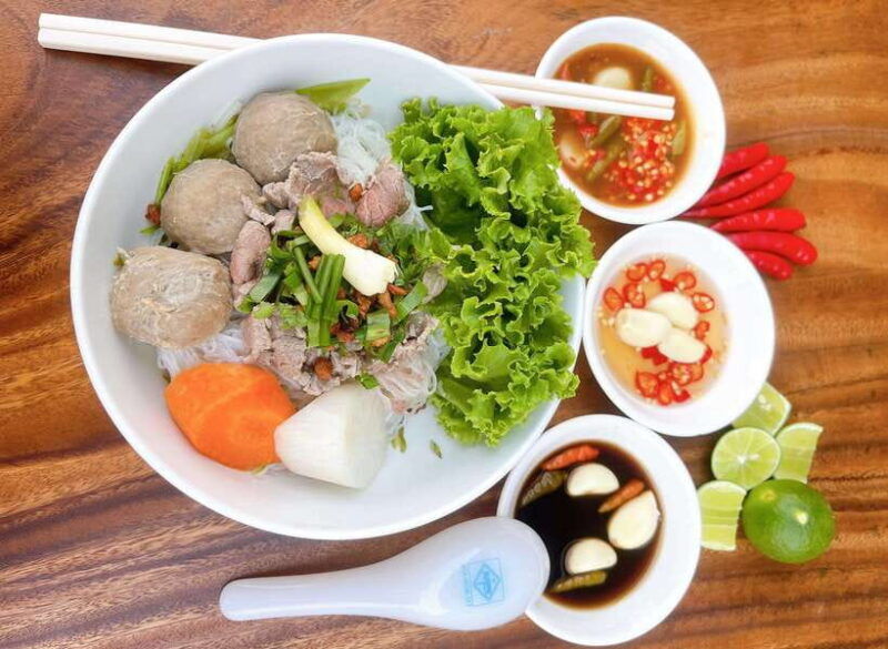 phnom-penh-street-art-food-tour-by-tuk-tuk