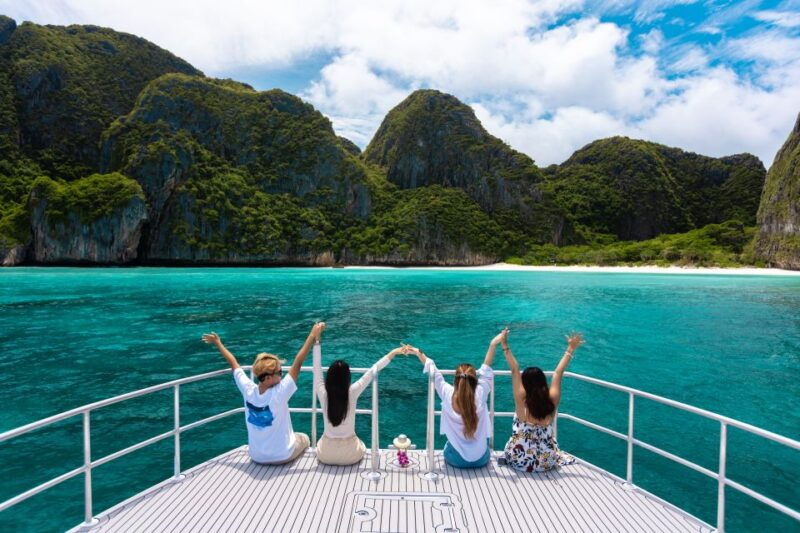 phuket-phi-phi-islands-day-trip-by-speed-catamaran