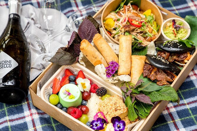 Picnic in the Royal Botanic Gardens for 2 - What’s Included and What to Expect