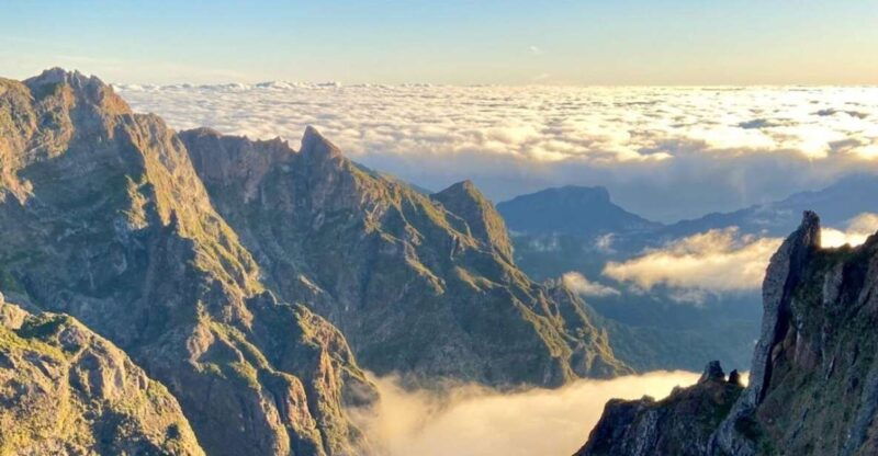 pico-do-arieiro-pico-ruivo-sunrise-or-morning-hike-transfers