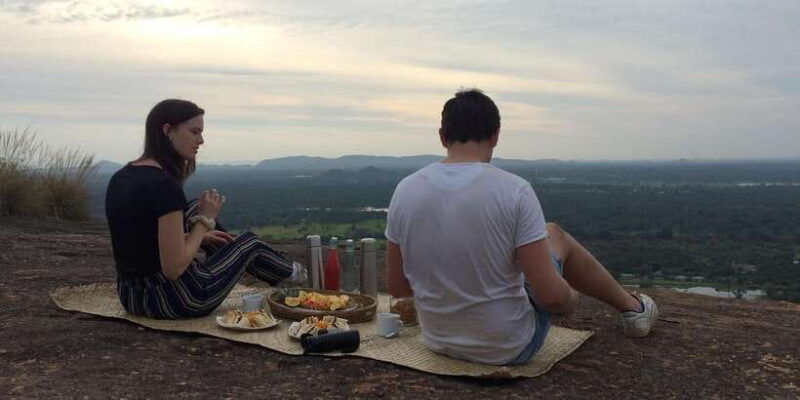 pidurangala-rock-sunrise-sunset-picnic-hike