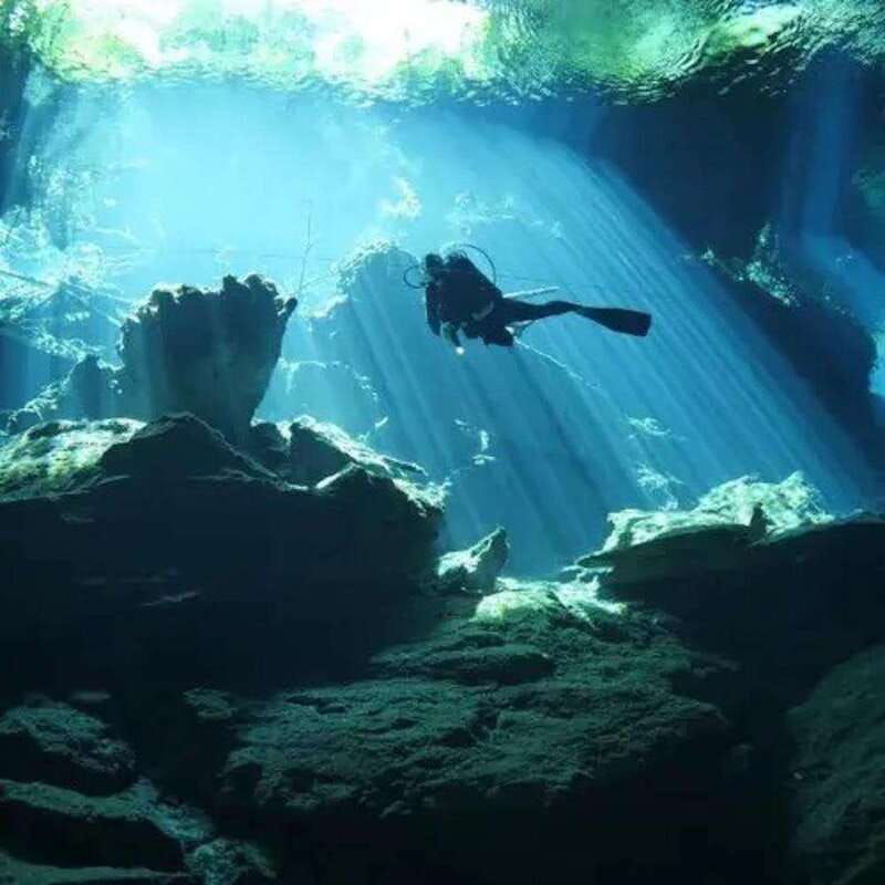 playa-del-carmen-diving-at-cenote-dos-ojos