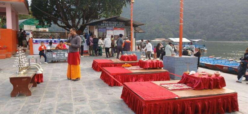pokhara-aarati-ceremony-at-tal-barahi-temple-with-guide