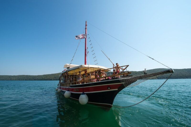 porec-evening-boat-trip-to-discover-dolphins