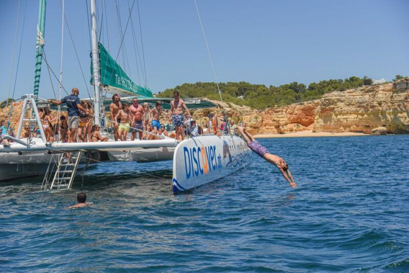 portimao-half-day-catamaran-cruise-to-benagil-carvoeiro