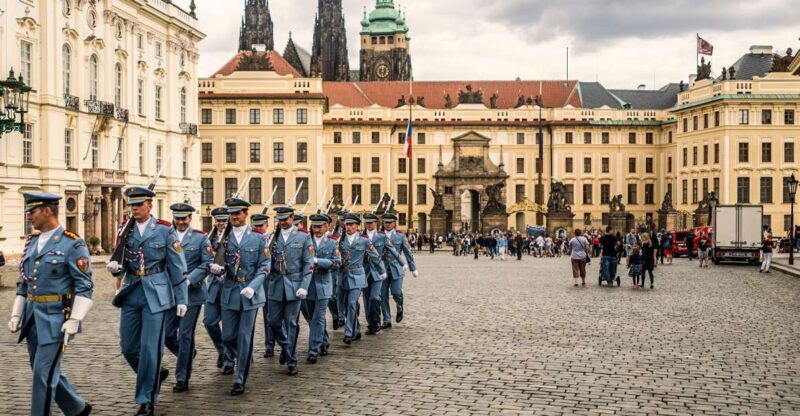 prague-1-hour-castle-tour-with-fast-get-admission-ticket
