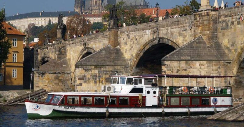 prague-2-hour-lunch-cruise-on-the-vltava-river