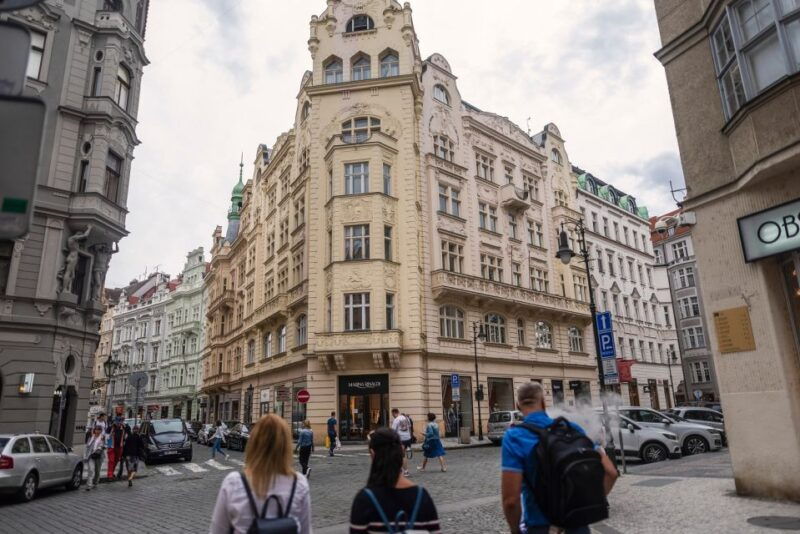 prague-old-town-and-jewish-quarter-guided-walking-tour-2