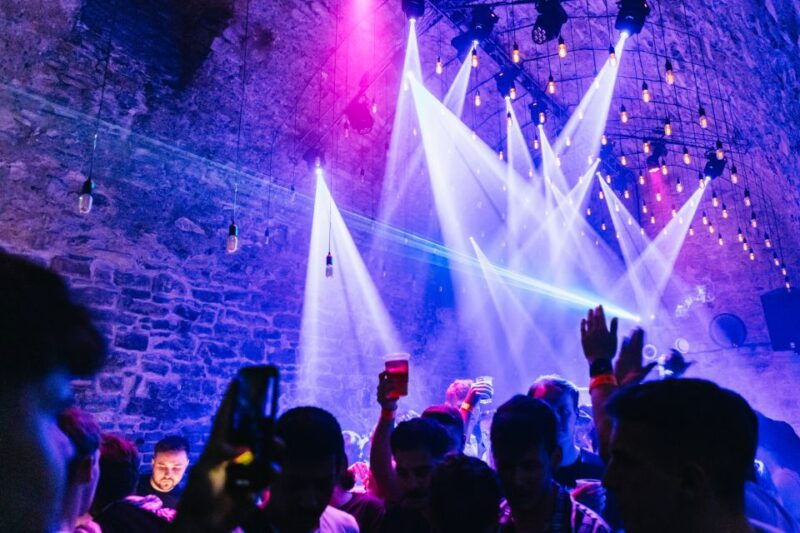 prague-pub-crawl-with-unlimited-drinks-and-cocktails
