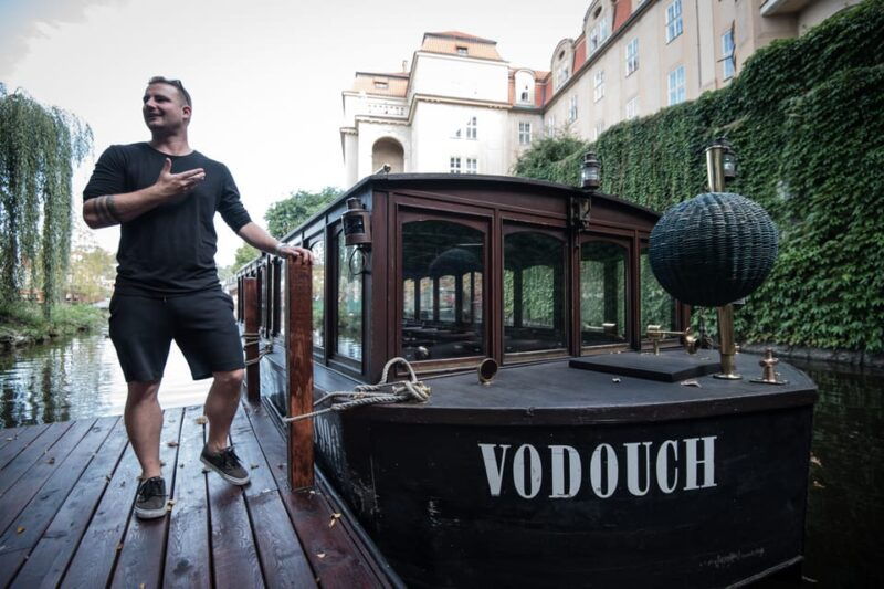 prague-river-cruise-charles-bridge-museum-walking-tour